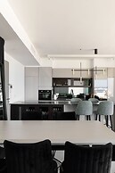 Luxury with Terrace & Sea View by FeelHome