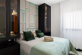 Luxury with Terrace & Sea View by FeelHome