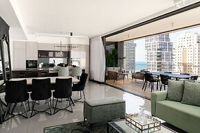 Luxury with Terrace & Sea View by FeelHome