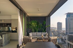 Luxury with Terrace & Sea View by FeelHome