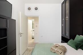 Luxury with Terrace & Sea View by FeelHome