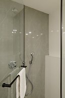 Luxury with Terrace & Sea View by FeelHome