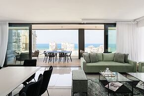 Luxury with Terrace & Sea View by FeelHome