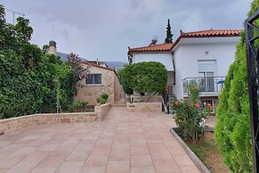 Charming 3-bed House in Tyros