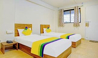 Itsy Hotels Oasis Pride