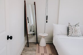 The Neighborhood Hotel - Lincoln Park