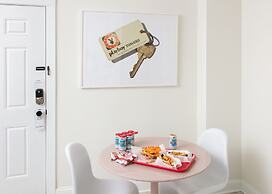 The Neighborhood Hotel - Lincoln Park