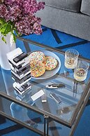 The Neighborhood Hotel - Lincoln Park