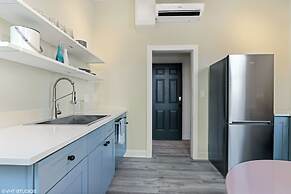 The Neighborhood Hotel - Lincoln Park