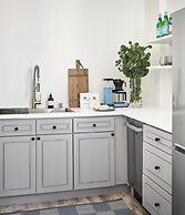 The Neighborhood Hotel - Lincoln Park