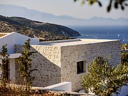 Design 3-bed Villa With Infinity Pool in Zakynthos