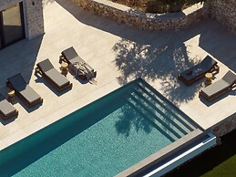 Design 3-bed Villa With Infinity Pool in Zakynthos