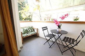 Design & Balcony in City Center by FeelHome