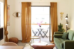 Design & Balcony in City Center by FeelHome