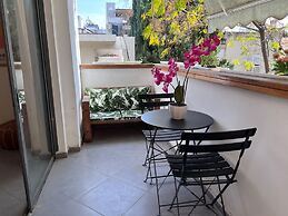 Design & Balcony in City Center by FeelHome