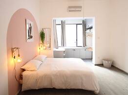 Design & Balcony in City Center by FeelHome