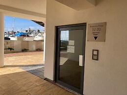 Superior 2 Bedroom Condo With Stunning Sea Views