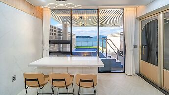 Yeosu Liposo Poolvilla