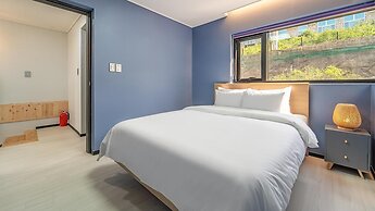 Yeosu Liposo Poolvilla