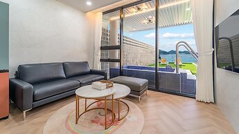 Yeosu Liposo Poolvilla