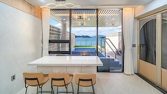 Yeosu Liposo Poolvilla