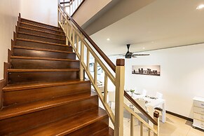 4 BR Townhouse in Great Location BSS