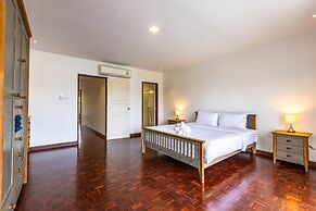 4 BR Townhouse in Great Location BSS