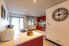 4 BR Townhouse in Great Location BSS