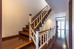 4 BR Townhouse in Great Location BSS