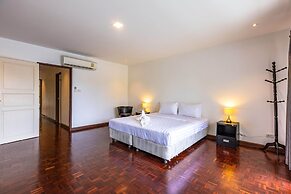 4 BR Townhouse in Great Location BSS