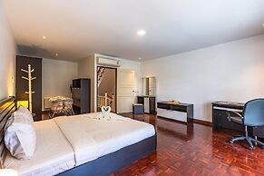 4 BR Townhouse in Great Location BSS