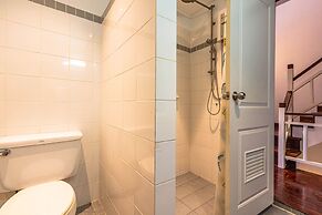 4 BR Townhouse in Great Location BSS