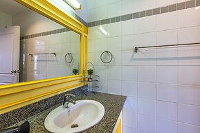 4 BR Townhouse in Great Location BSS