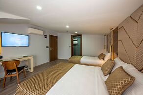 Luxury Airport Hotel By Zazzoni-İstanbul Airport