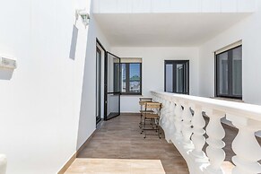 2446 Palazzo Montagna - Mono by Barbarhouse