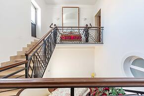 2446 Palazzo Montagna - Mono by Barbarhouse