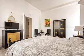 2446 Palazzo Montagna - Mono by Barbarhouse