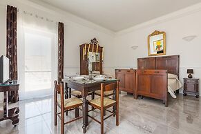 2446 Palazzo Montagna - Mono by Barbarhouse