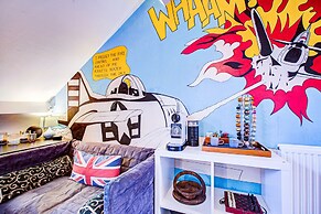 Entire Artistic Open-plan Top Floor Apartment