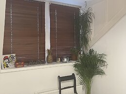 Entire Artistic Open-plan Top Floor Apartment