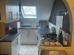 Entire Artistic Open-plan Top Floor Apartment