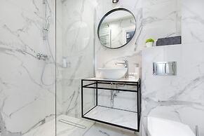 Azure Apartment Kołobrzeg by Renters