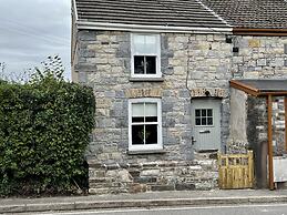 Gorgeous 2-bed Cottage in Penderyn, Brecon Beacons