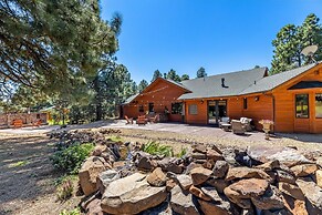 Townsend Flagstaff 3 Bedroom Home by RedAwning