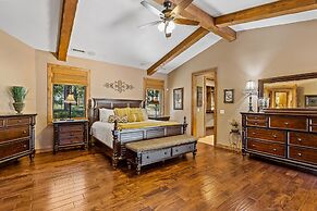 Townsend Flagstaff 3 Bedroom Home by RedAwning