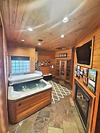 Townsend Flagstaff 3 Bedroom Home by RedAwning