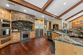 Townsend Flagstaff 3 Bedroom Home by RedAwning