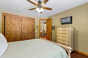 Townsend Flagstaff 3 Bedroom Home by RedAwning