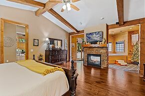 Townsend Flagstaff 3 Bedroom Home by RedAwning