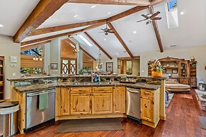 Townsend Flagstaff 3 Bedroom Home by RedAwning